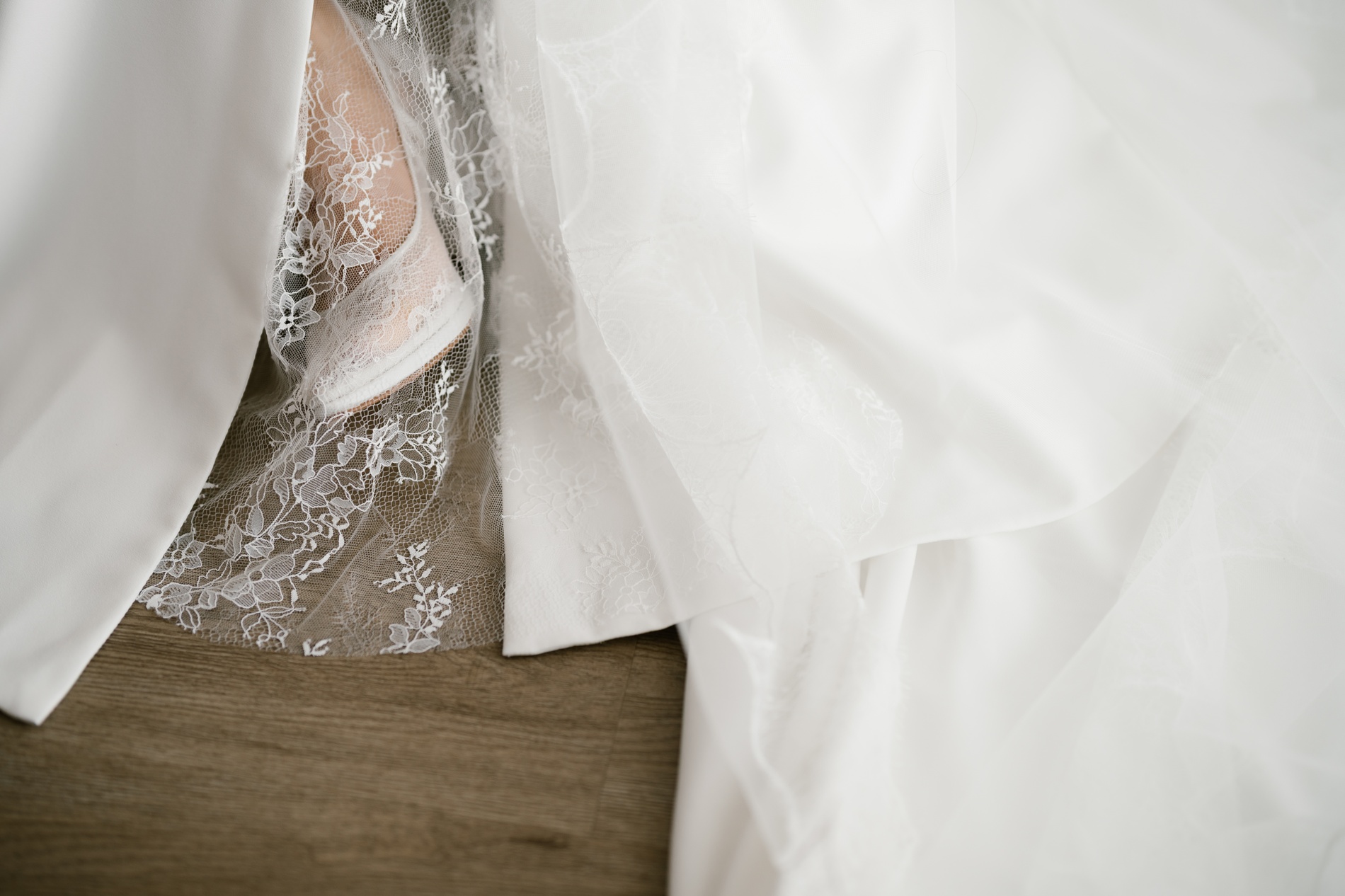 Phuket wedding at Phuket Marriott Resort & Spa, Merlin Beach Thailand - wedding photography by Vasana Studio | 16_2
