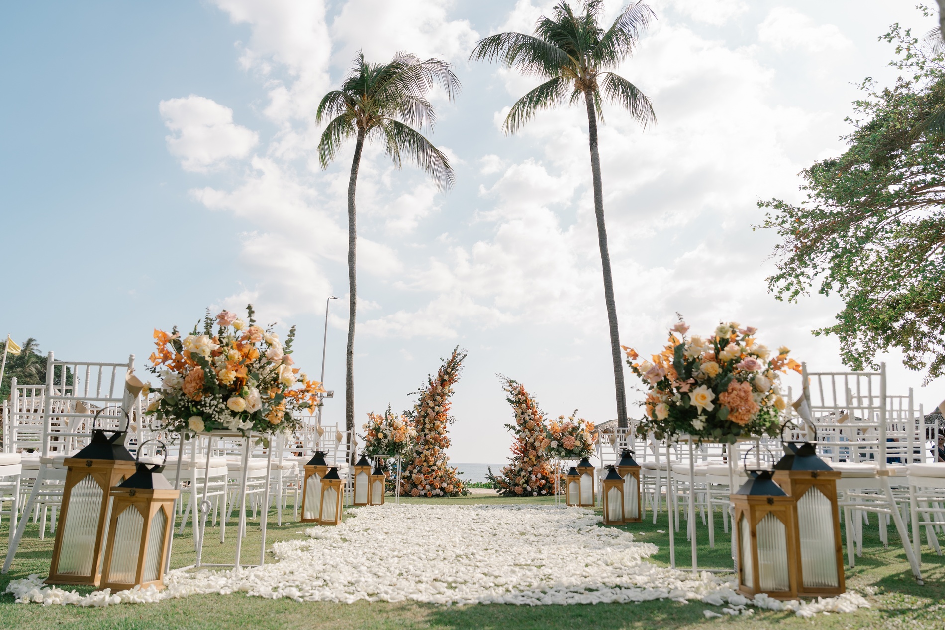 Phuket wedding at Phuket Marriott Resort & Spa, Merlin Beach Thailand - wedding photography by Vasana Studio | 21_2
