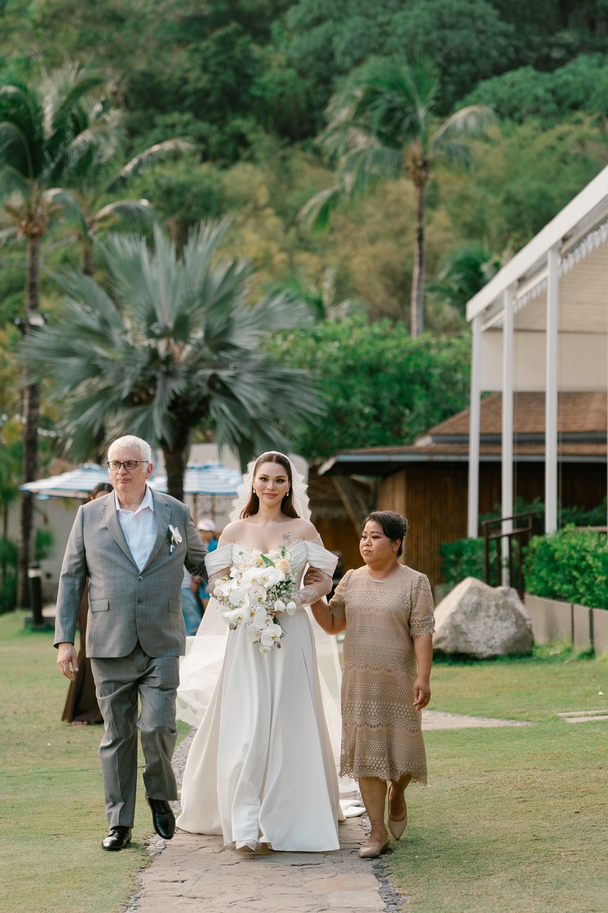 Phuket wedding at Phuket Marriott Resort & Spa, Merlin Beach Thailand - wedding photography by Vasana Studio | 27_3