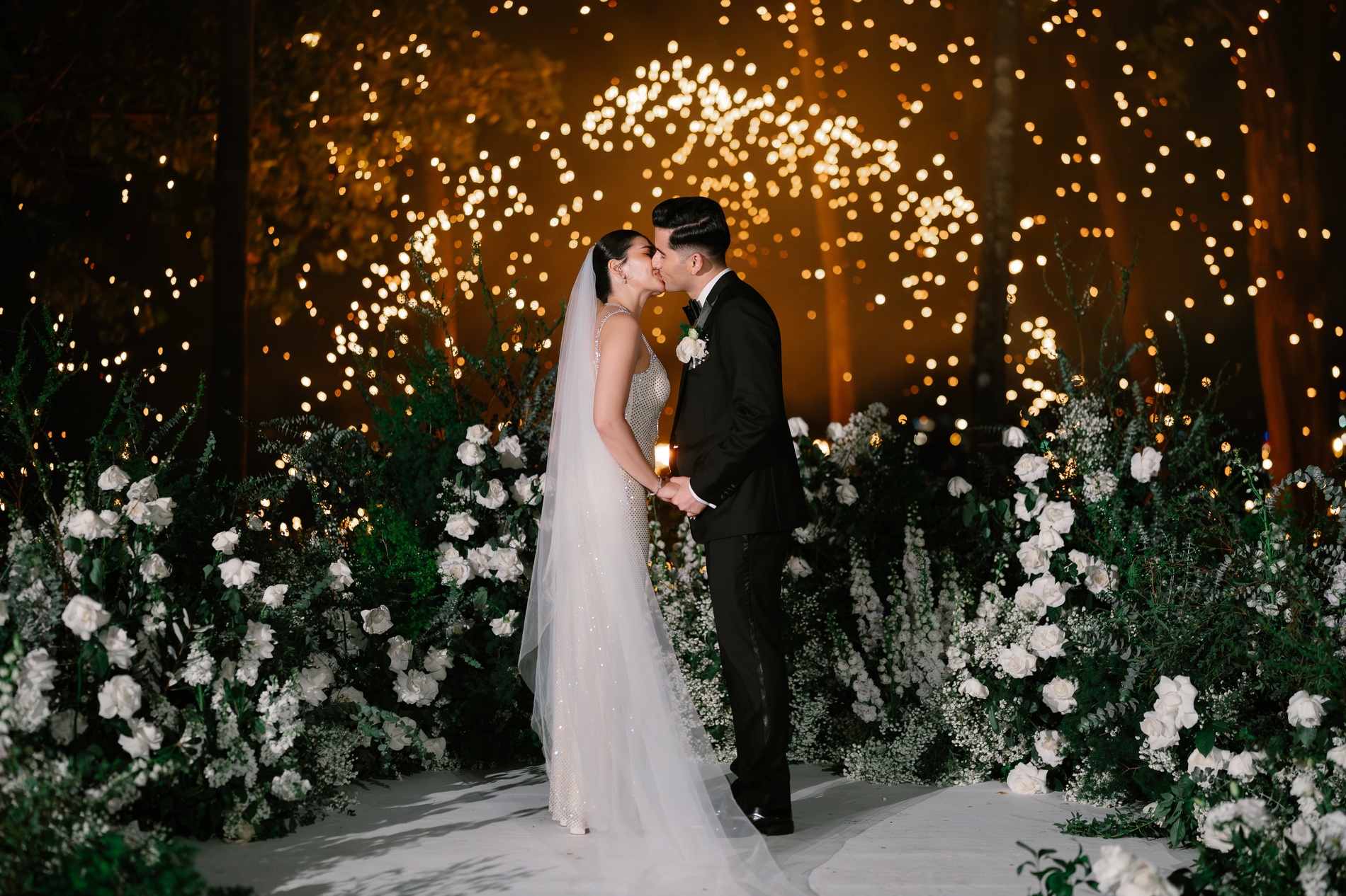 Phuket wedding at Rosewood - wedding photography by Vasana Studio | 107_2