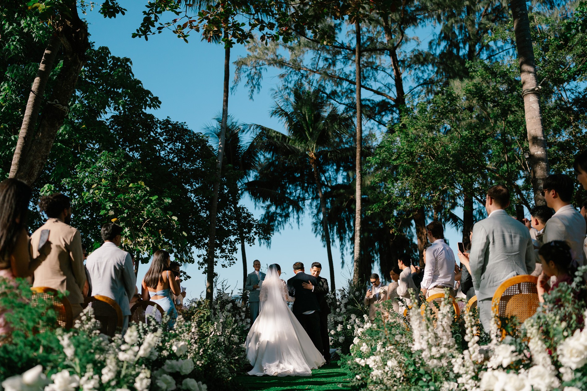 Phuket wedding at Rosewood - wedding photography by Vasana Studio | 38_2