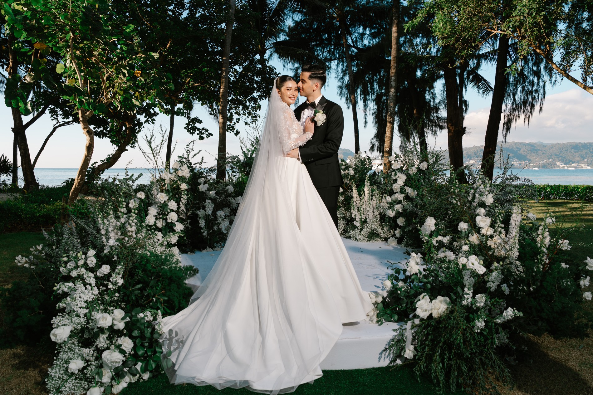 Phuket wedding at Rosewood - wedding photography by Vasana Studio | 64_2